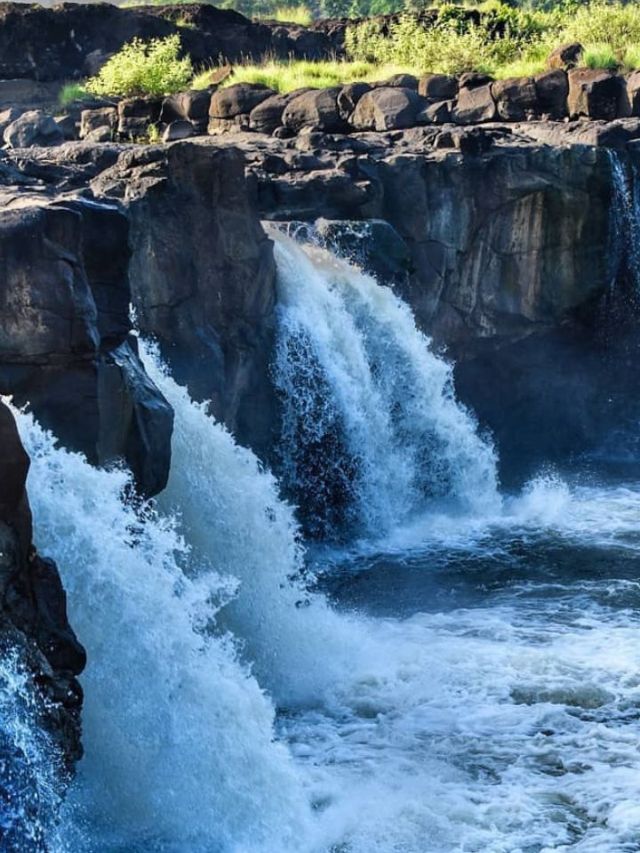 Bhadbhada Waterfall Jabalpur की एक बहुत ही सुंदर जगह है।