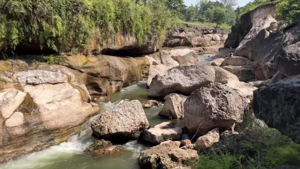 Dagona Waterfall Dindori