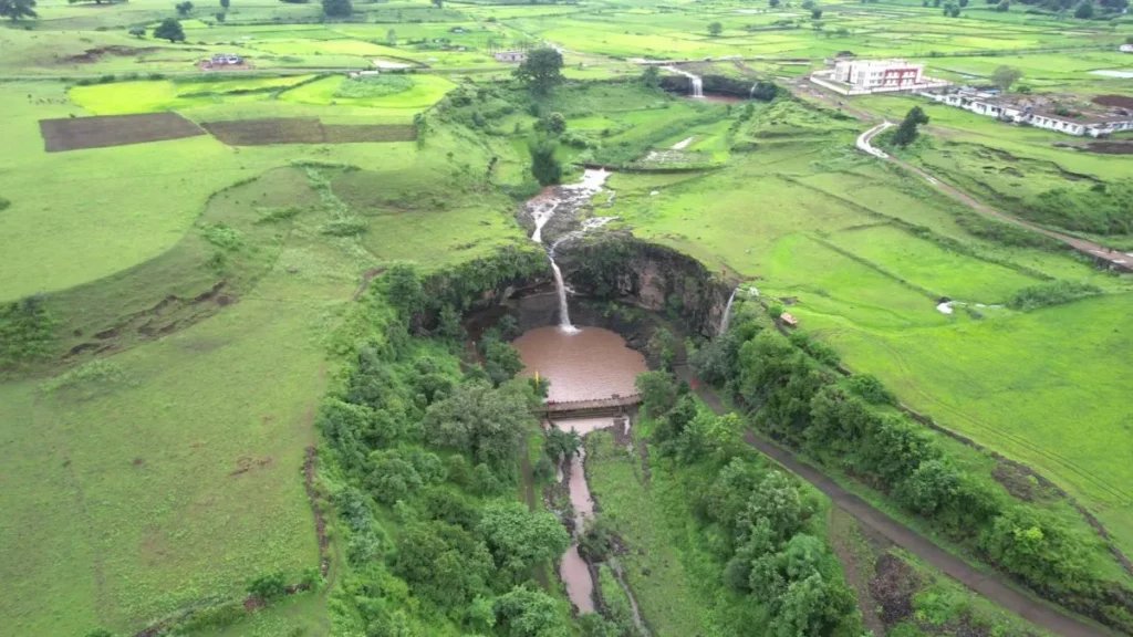 Nevsa Waterfall Dindori