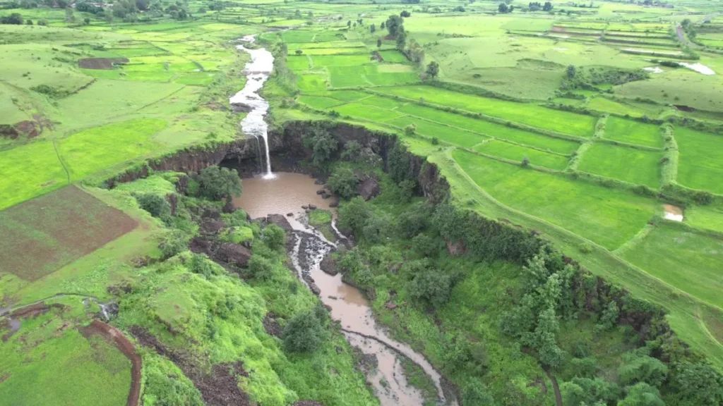 Nevsa Waterfall Dindori