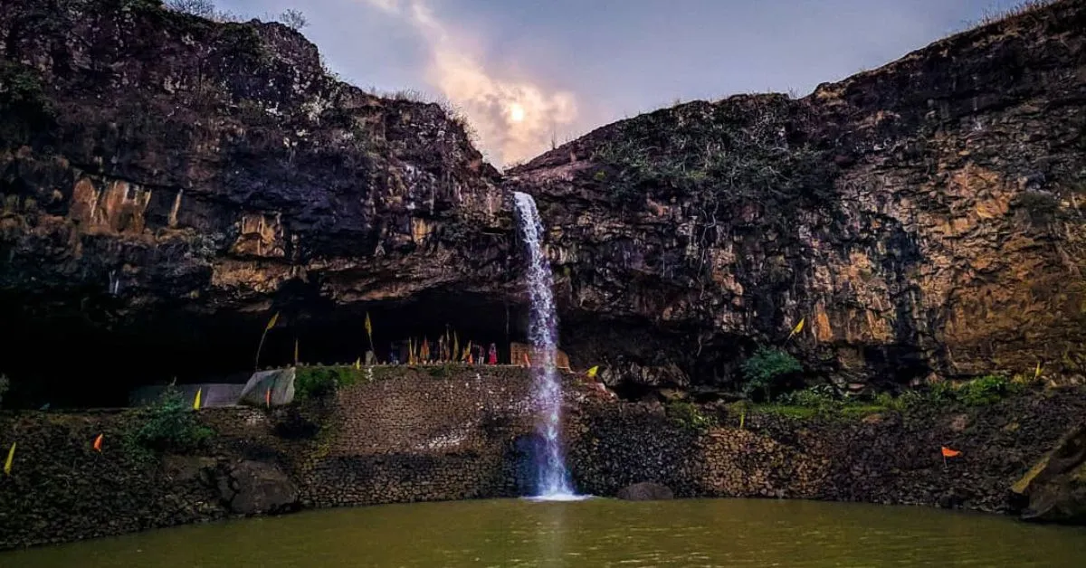 Nevsa Waterfall Dindori